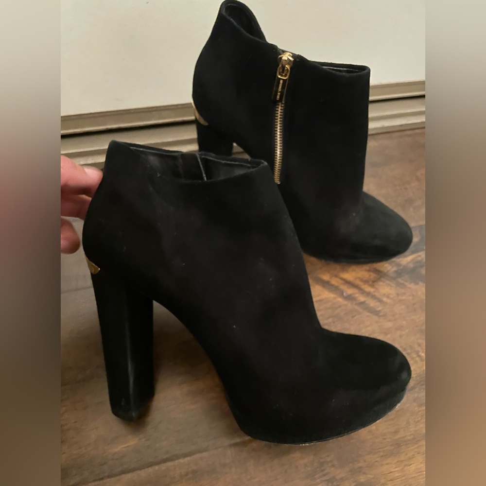 Women’s heeled booties